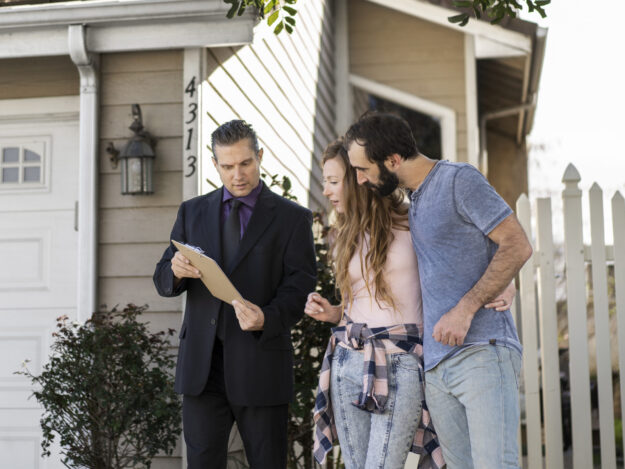 couple-signing-papers-fr-new-house couple-signing-papers-fr-new-house